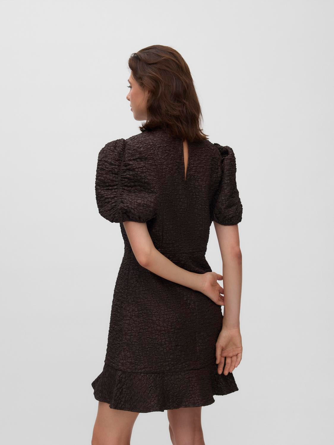 model_shot-back